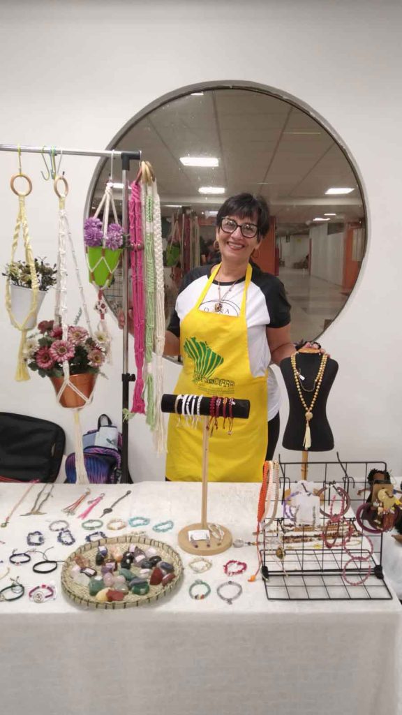 Dora Alice - Macrame e pedraria