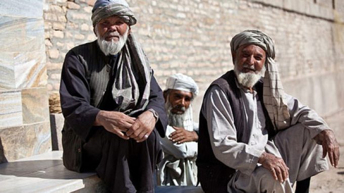 Peraahan Tunbaan - Traje Típico do Afeganistão